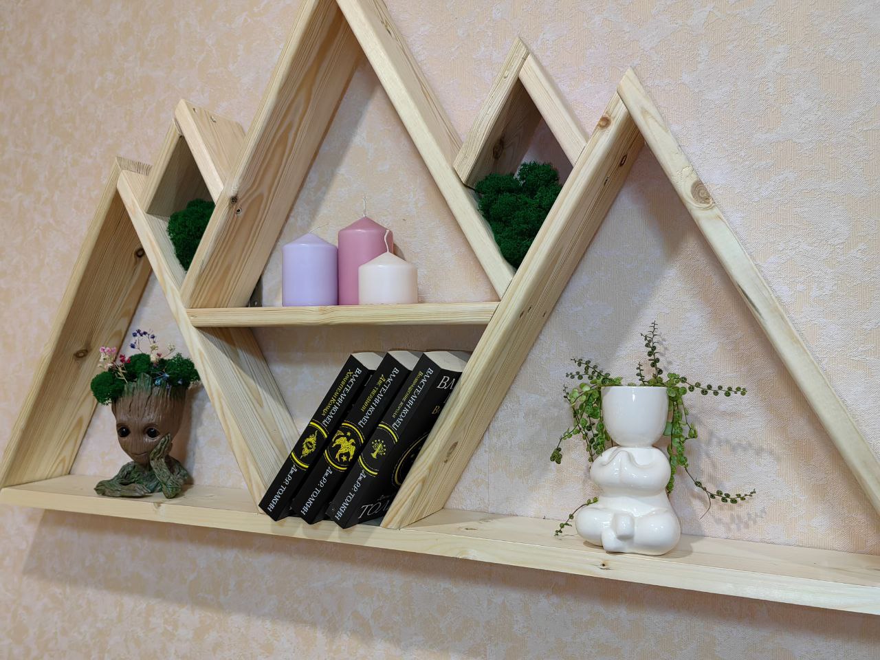 Полка с книгами