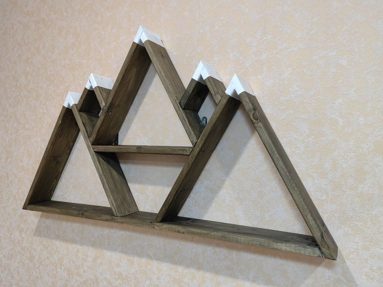 Деревянная полка со снежными горными вершинами для интерьера