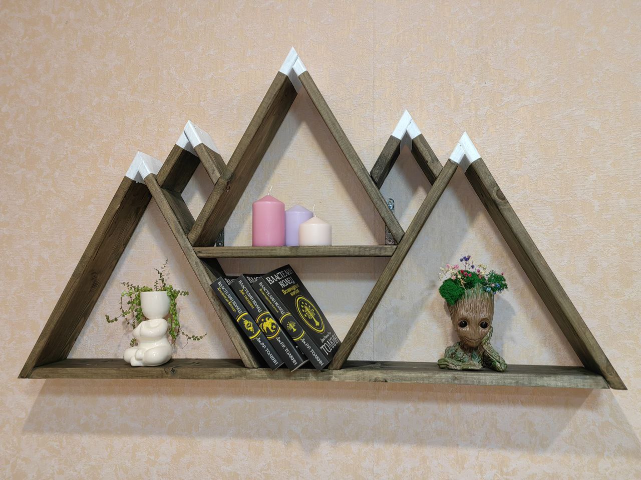 Снежная полка вариант 3 - деревянная полка гора для гостиной